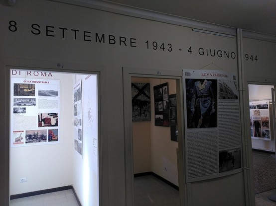 L'entrata del Museo della liberazione in via Tasso. Sul muro in alto sono scritte le date dell'armistizio e dell'inizio della Resistenza e quella della liberazione di Roma: 8 settembre 1943 - 4 giugno 1944
